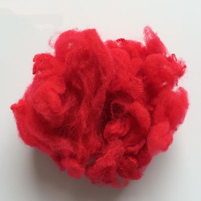 o narcótico de 3Dx32MM tingiu a fibra de grampo de poliéster reciclada vermelha para a pele falsificada artificial